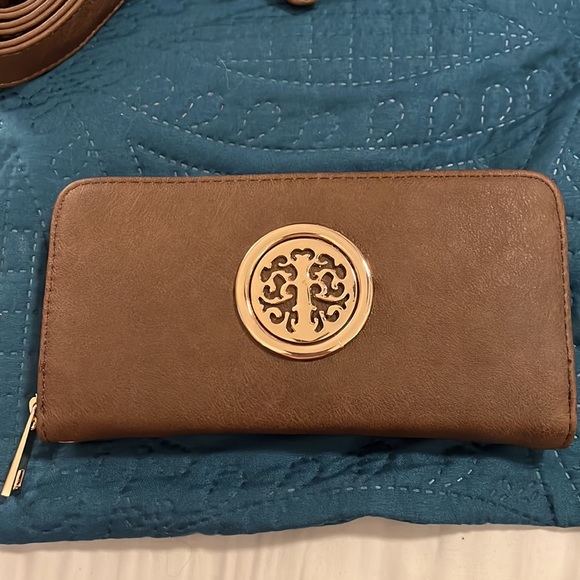 NWT Coffee Brown and Gold Purse and Wallet - Convertible with Shoulder Strap - Picture 5 of 7